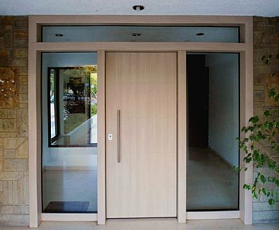 Πόρτα Laminate - Εισόδου Πολυκατοικίας Με 2 Σταθερά & Φεγγίτη