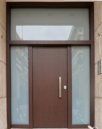 Πόρτα Laminate - Εισόδου Πολυκατοικίας Με 2 Σταθερά & Φεγγίτη