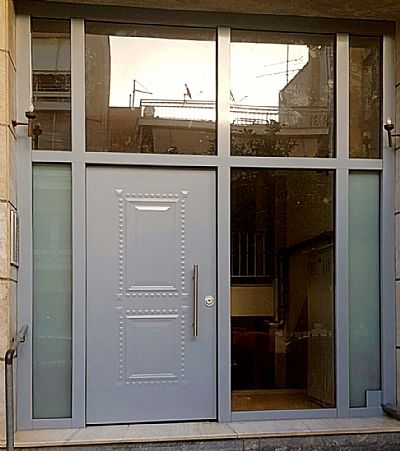 Πόρτα Αλουμινίου - Εισόδου Πολυκατοικίας Με 2 Σταθερά & Φεγγίτη